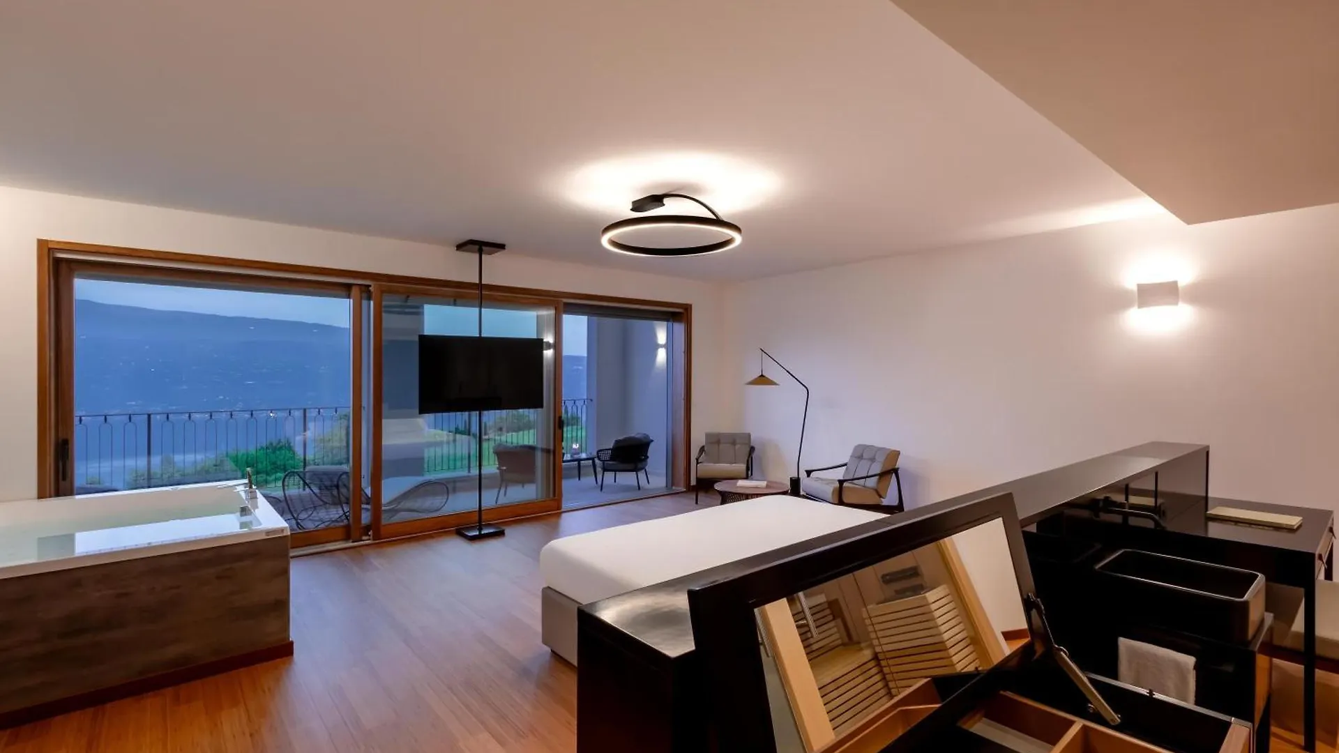 Boutique Hotel Villa Sostaga غارنانو 5*,  إيطاليا