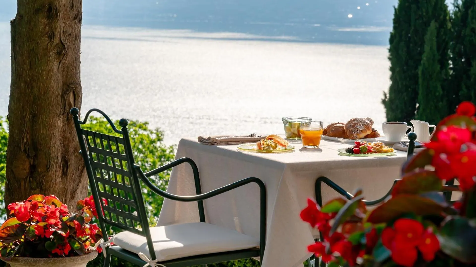 *****  Boutique Hotel Villa Sostaga Gargnano Italy